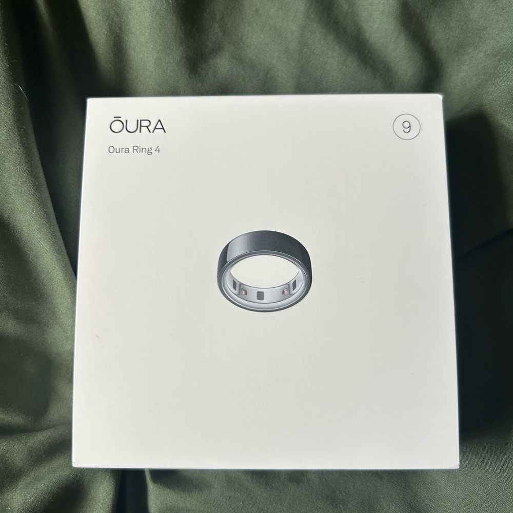 Oura Ring 4 in Black